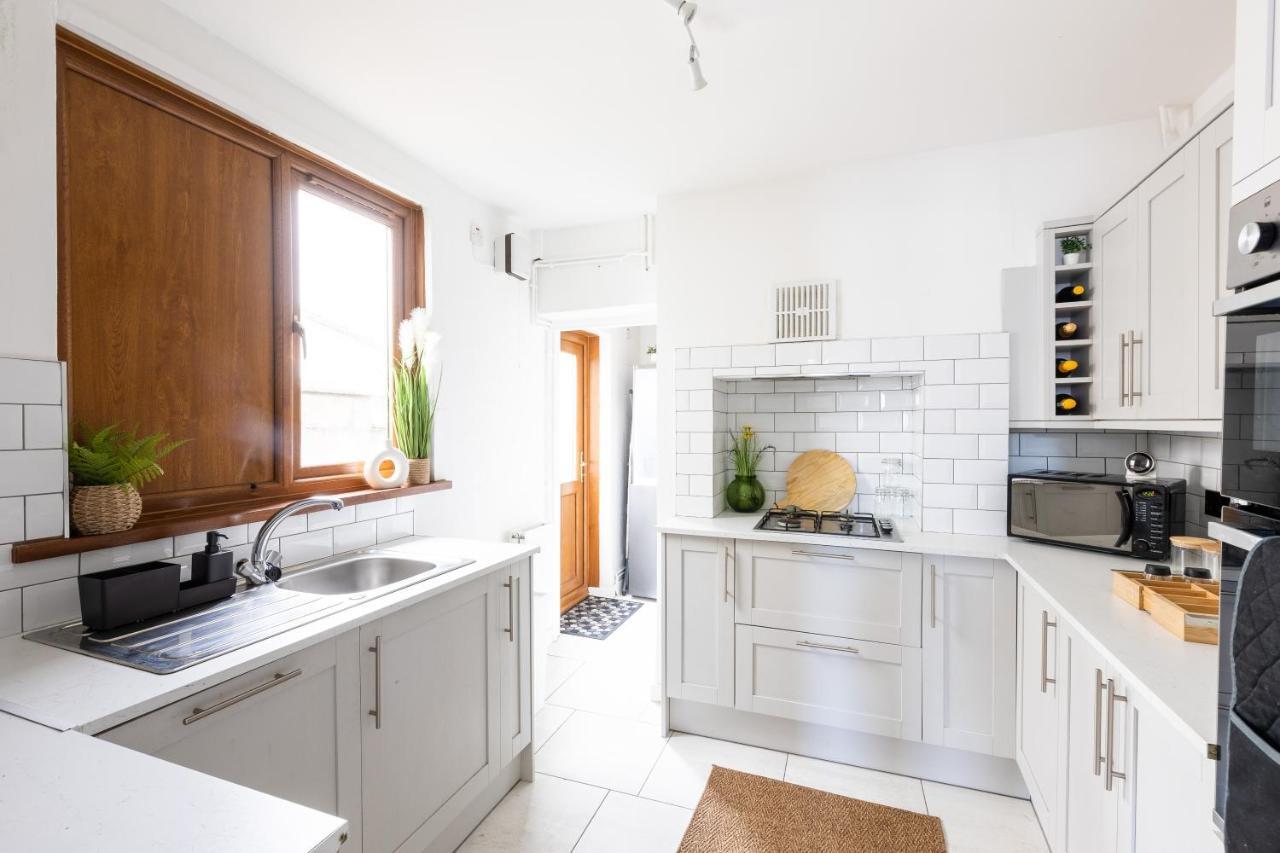 Levi Suite By Koya Homes - 3-Bedroom Home, Downtown Cardiff, Free Parking Экстерьер фото