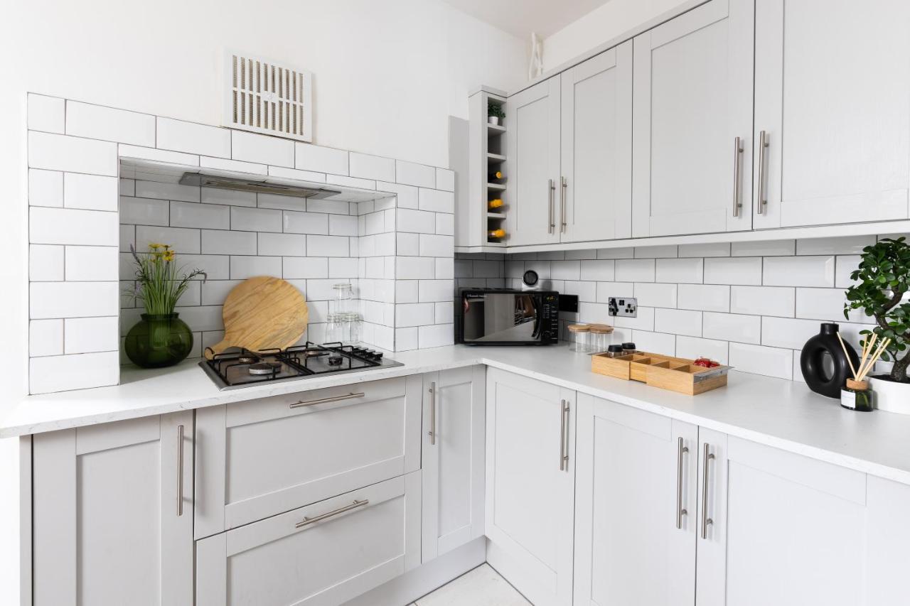 Levi Suite By Koya Homes - 3-Bedroom Home, Downtown Cardiff, Free Parking Экстерьер фото