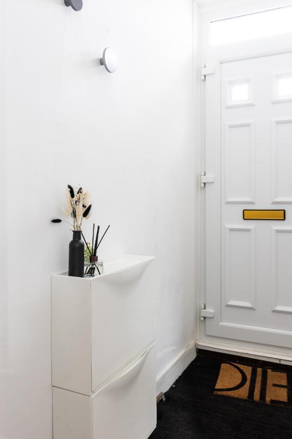 Levi Suite By Koya Homes - 3-Bedroom Home, Downtown Cardiff, Free Parking Экстерьер фото